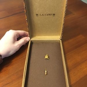 Gold Luis Alberto Cano Turtle Lapel Pin